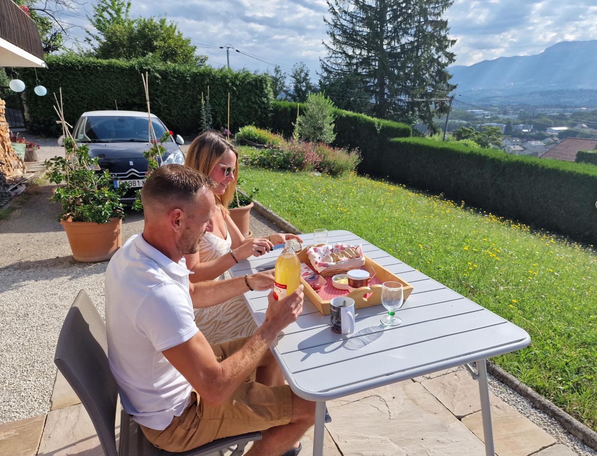 Studio Bellevue indépendant piscine parking terrasse proche centre Annecy Poisy Exterior foto